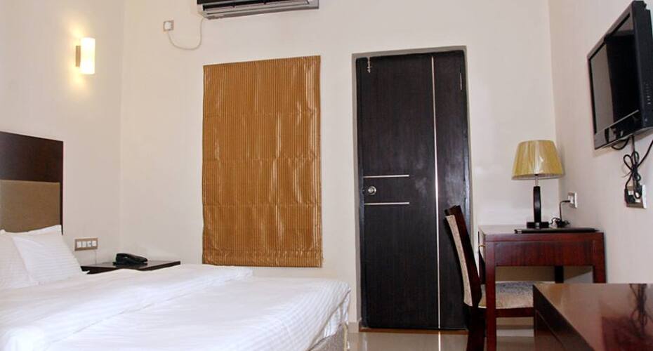 Plazzo Resorts, Vadodara 2